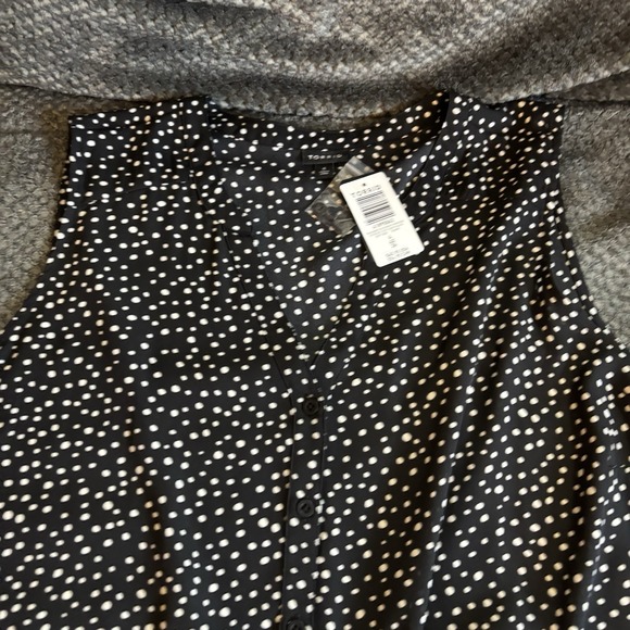 NWT Torrid Blouse Woman Plus Size 4 Black/White Polka‎ Dot Sleeveless Sheer Top - Picture 3 of 7